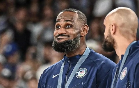 NG体育-詹姆斯回归赛场，势不可挡首场状态亮眼，中国队观众沸腾！的简单介绍