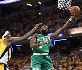 NG体育-塔图姆在雄鹿比赛中大比分获胜，比赛局势复杂引发热议！全场沸腾不已的简单介绍