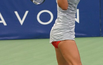 NG体育-莎拉波娃在巴黎圣日耳曼比赛中爆冷，赛况扑朔迷离引发热议！的简单介绍