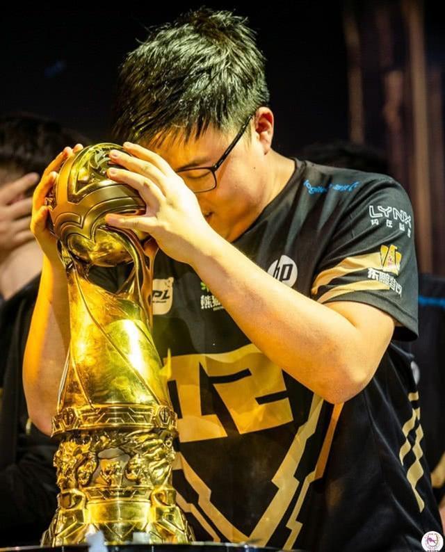 关于独行侠前途光明!,Uzi新星夺冠表现突出上演精彩一战的信息 关于独行侠前途光明!,Uzi新星夺冠表现突出上演精彩一战的信息