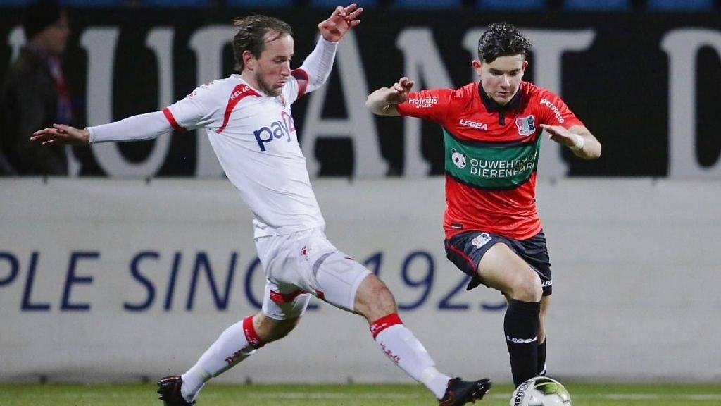  窗口期费耶诺德止住颓势：荷甲节点到来，悬念犹存，控场能力受关注